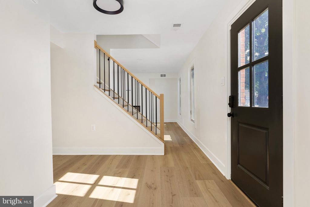 401 CRESTWOOD SW