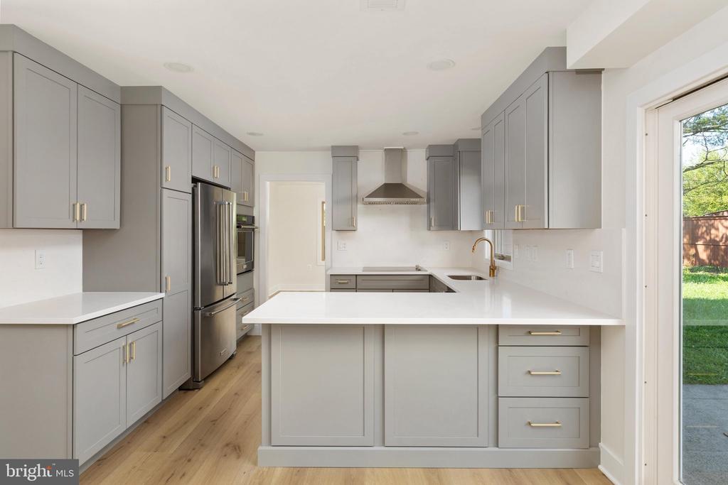401 CRESTWOOD SW