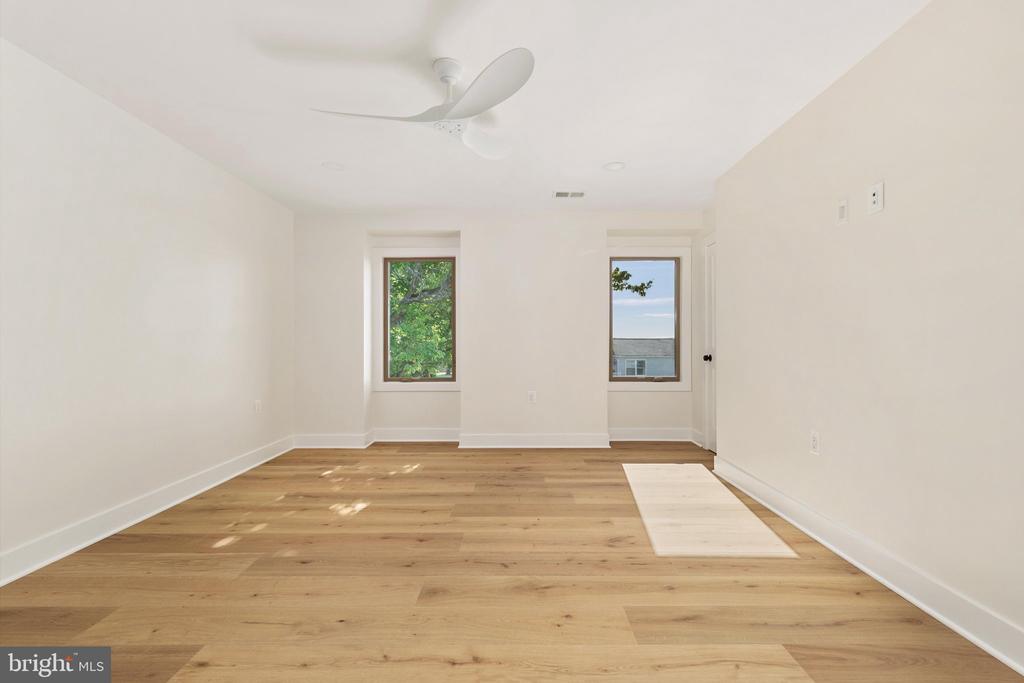 401 CRESTWOOD SW