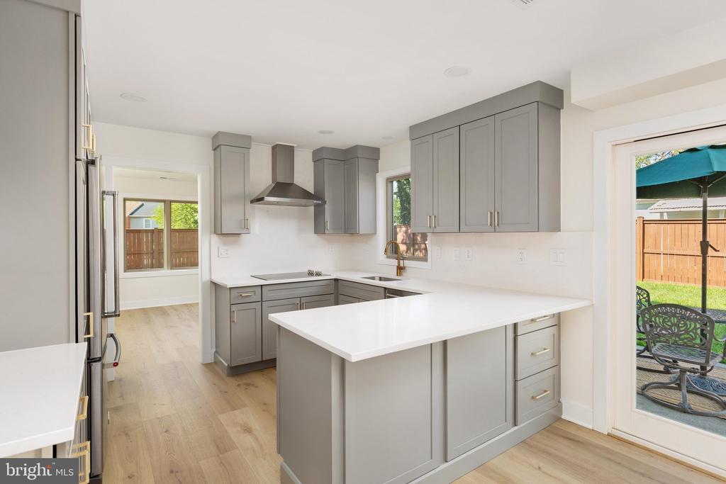 401 CRESTWOOD SW