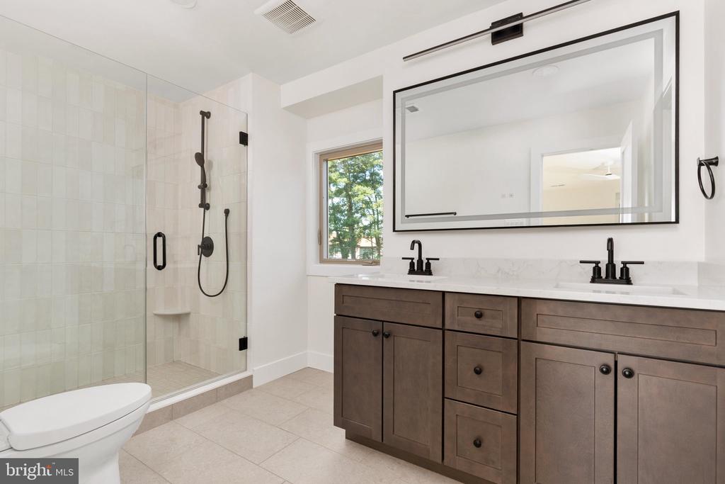 401 CRESTWOOD SW