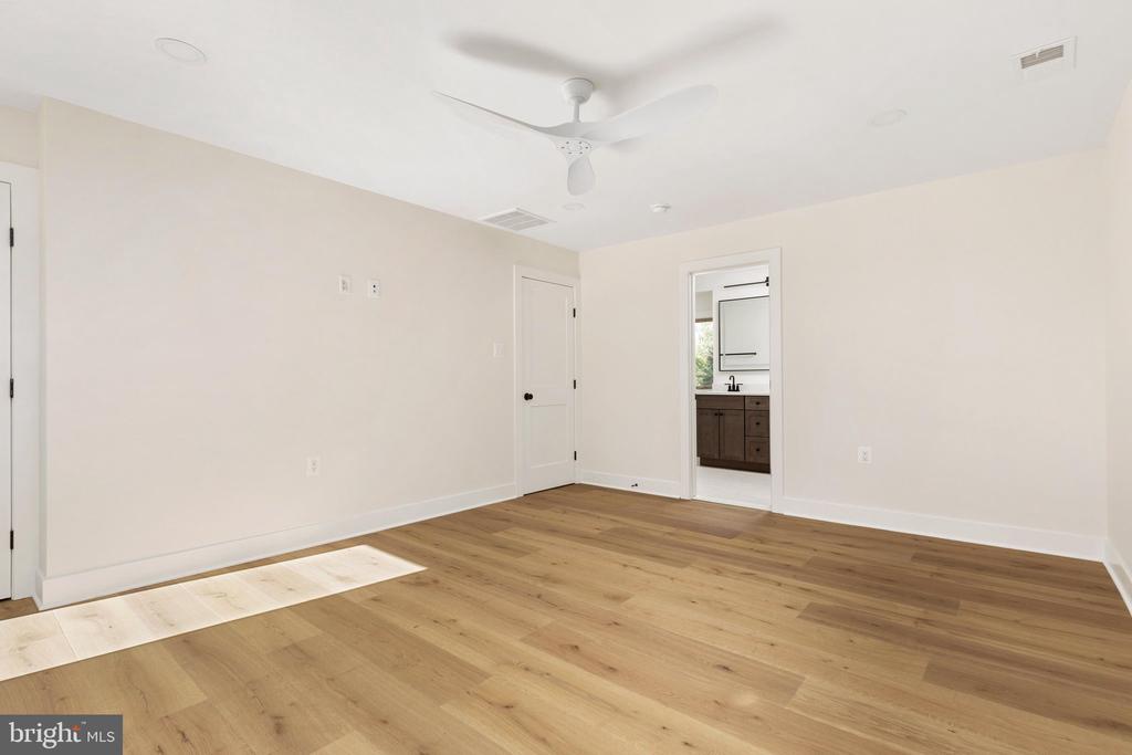 401 CRESTWOOD SW
