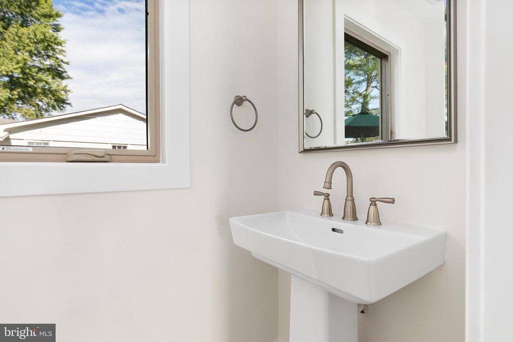 401 CRESTWOOD SW