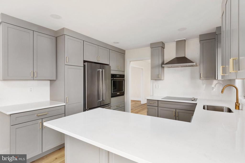 401 CRESTWOOD SW