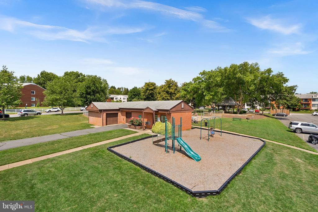 125 CLUBHOUSE DRIVE SW Unit: 7