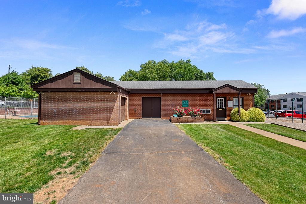 125 CLUBHOUSE DRIVE SW Unit: 7