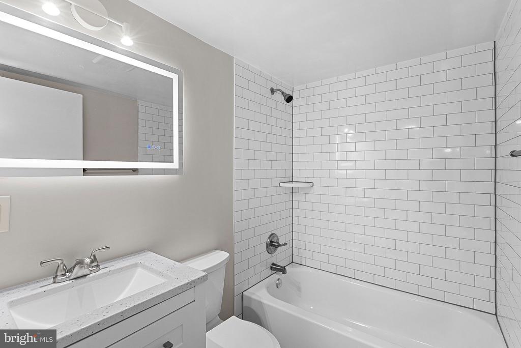 125 CLUBHOUSE DRIVE SW Unit: 7