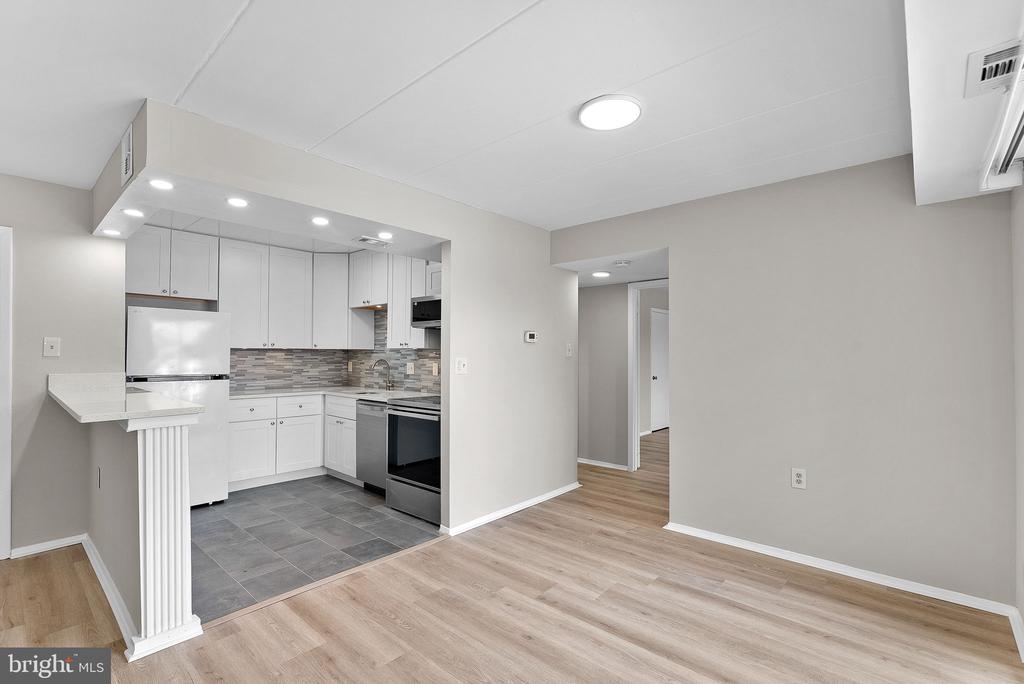 125 CLUBHOUSE DRIVE SW Unit: 7
