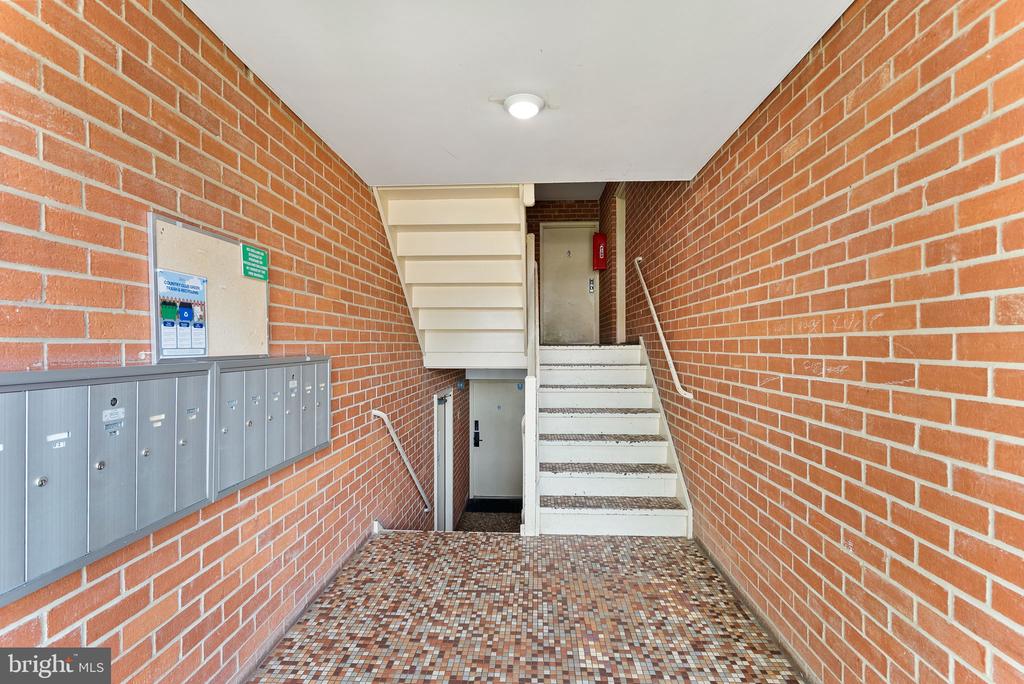 125 CLUBHOUSE DRIVE SW Unit: 7