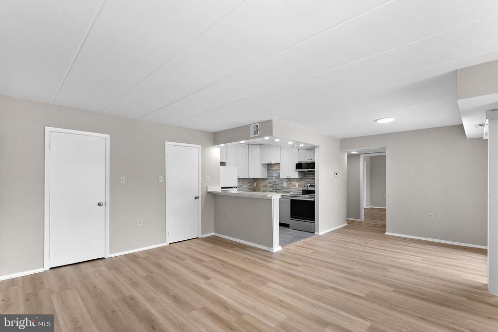 125 CLUBHOUSE DRIVE SW Unit: 7
