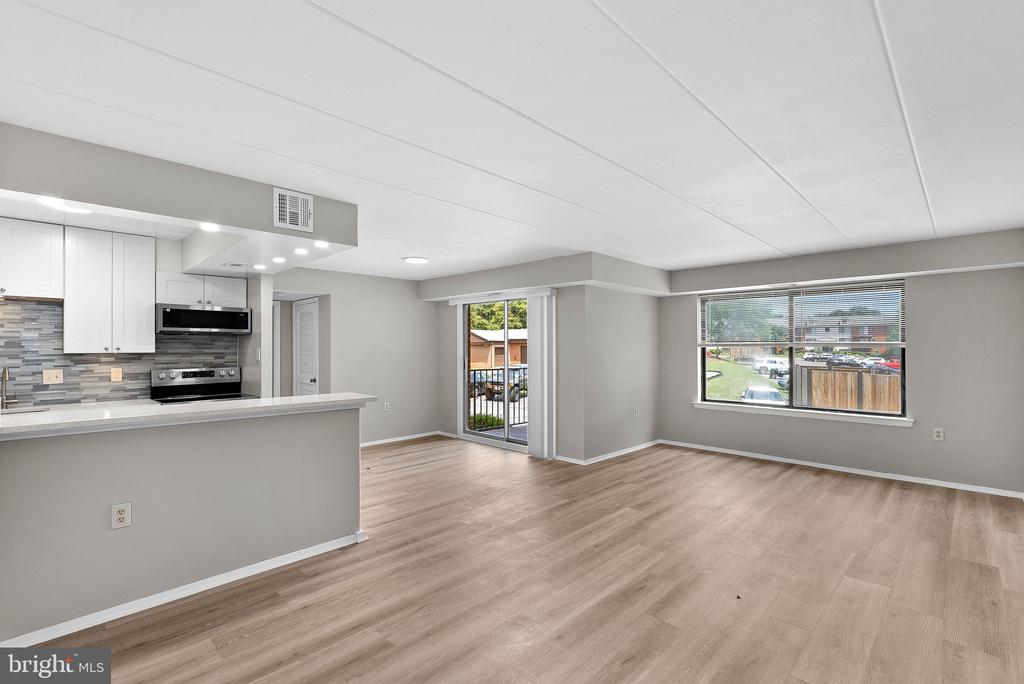 125 CLUBHOUSE DRIVE SW Unit: 7