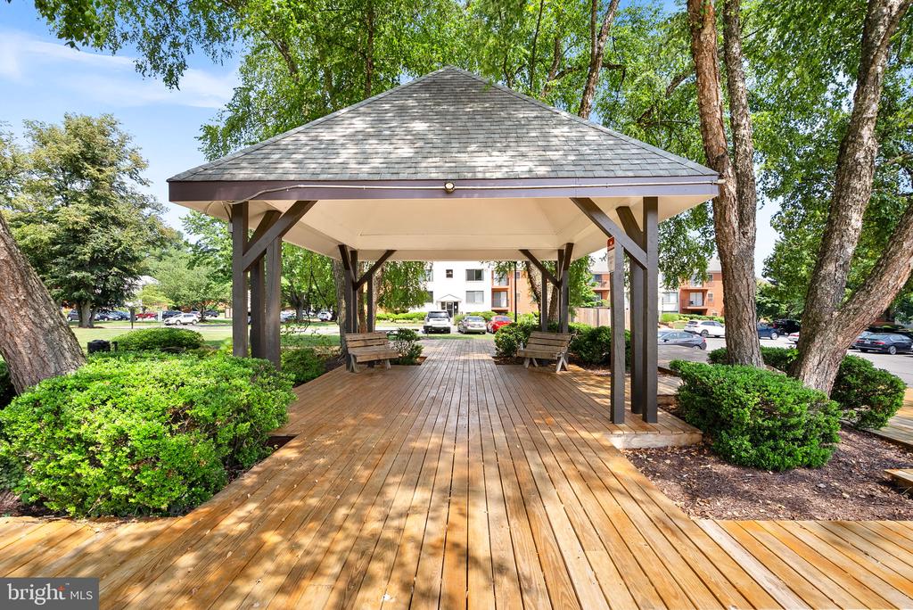 125 CLUBHOUSE DRIVE SW Unit: 7