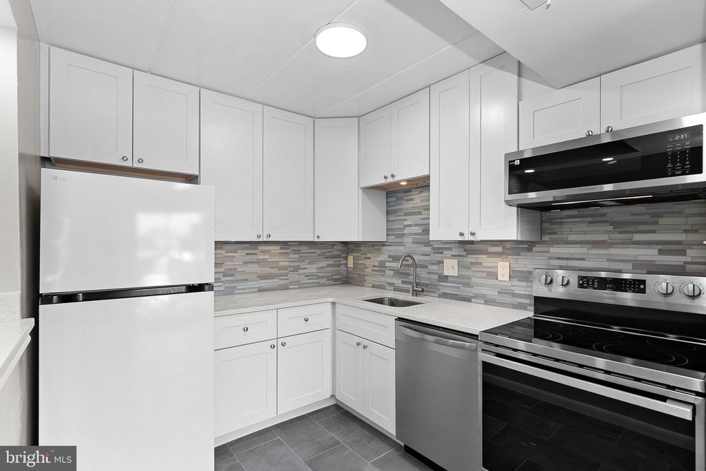 125 CLUBHOUSE DRIVE SW Unit: 7
