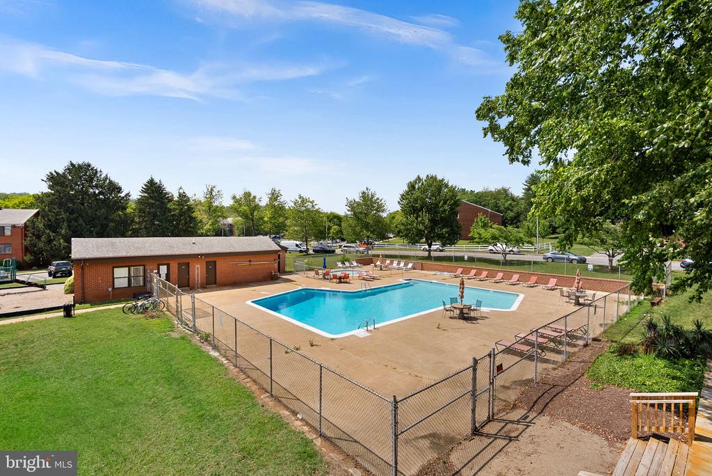 125 CLUBHOUSE DRIVE SW Unit: 7