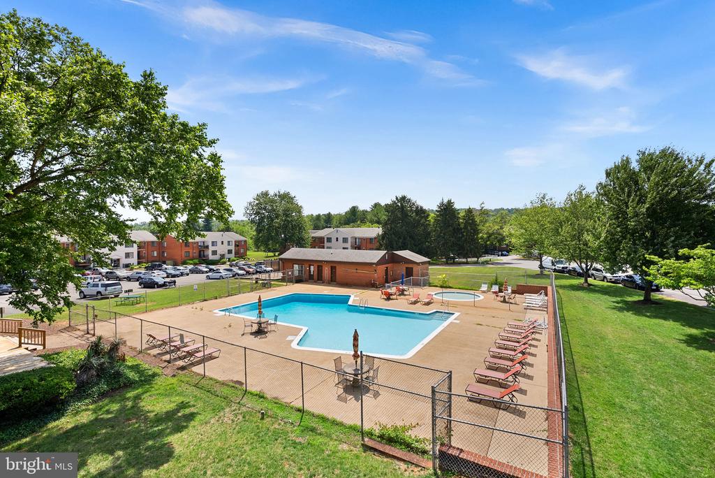 125 CLUBHOUSE DRIVE SW Unit: 7