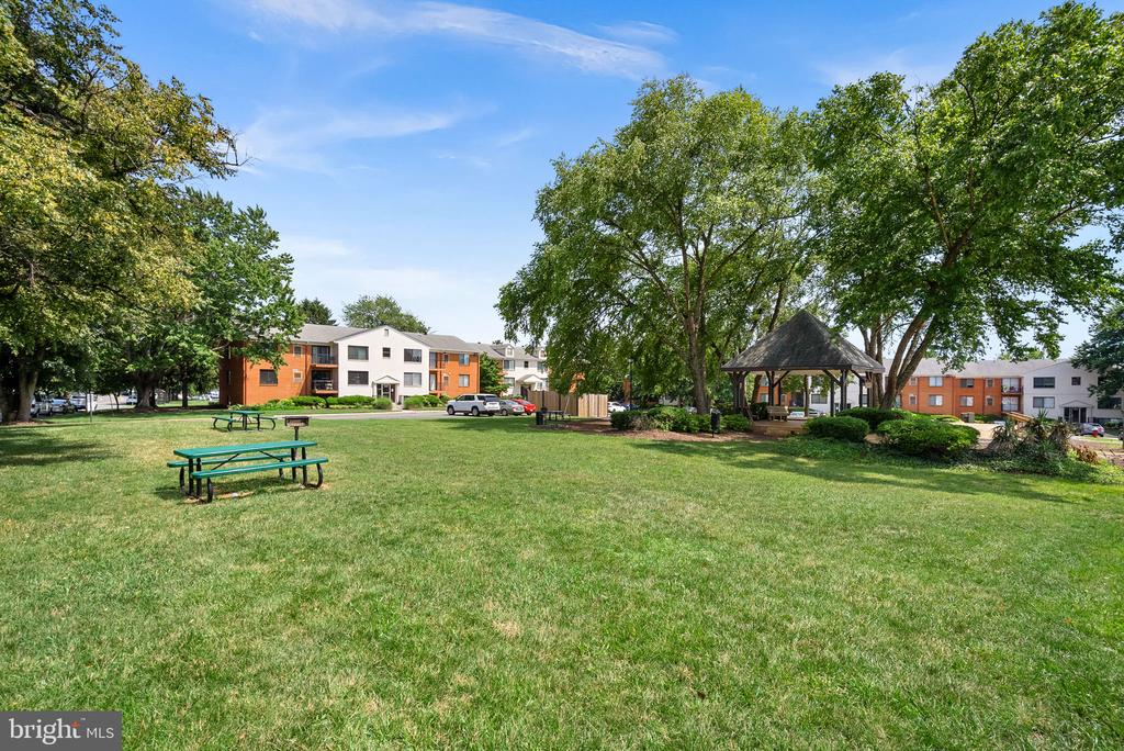 125 CLUBHOUSE DRIVE SW Unit: 7