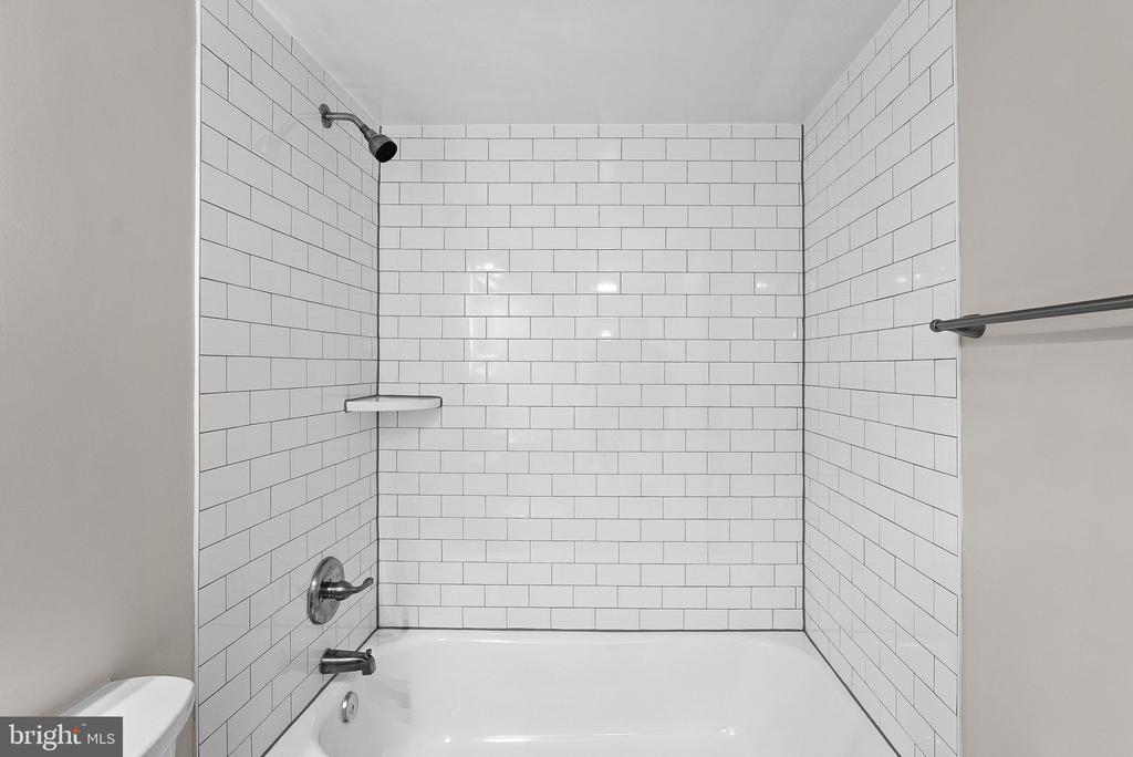 125 CLUBHOUSE DRIVE SW Unit: 7