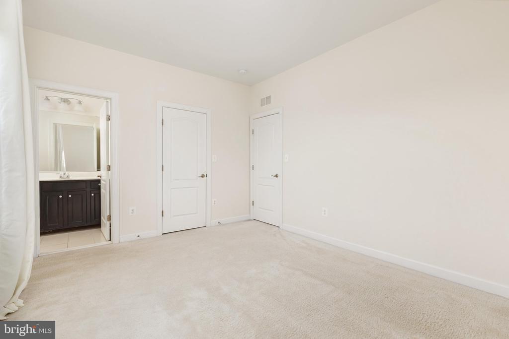 1407 BALDERSTON COURT NE