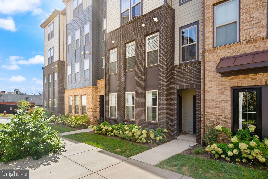 46005 WOODPECKER SQUARE