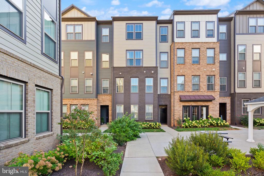 46005 WOODPECKER SQUARE