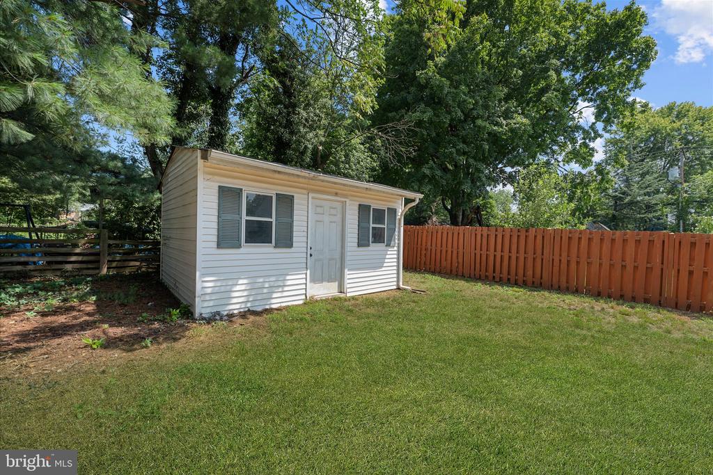706 EDWARDS FERRY ROAD NE