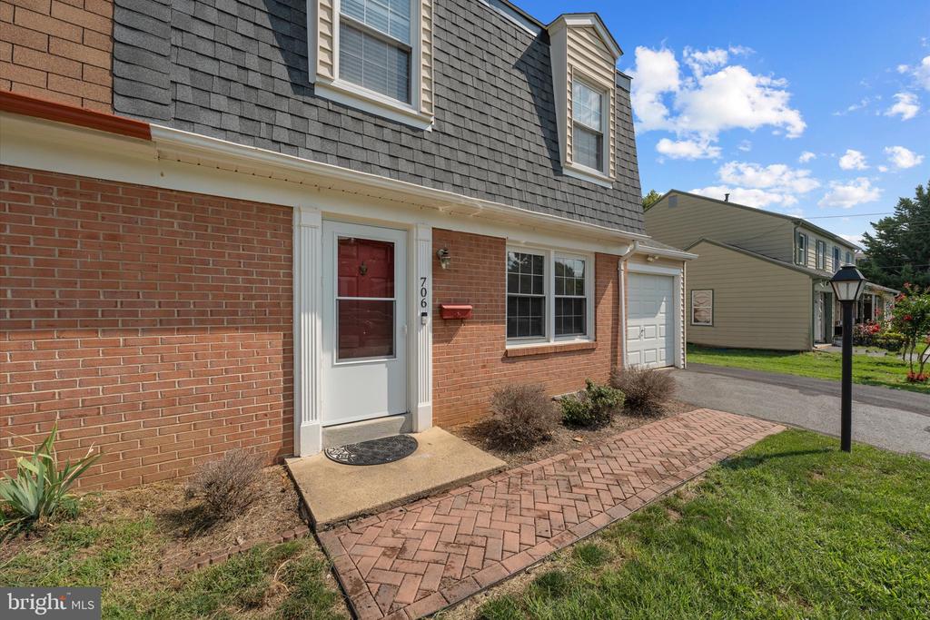 706 EDWARDS FERRY ROAD NE