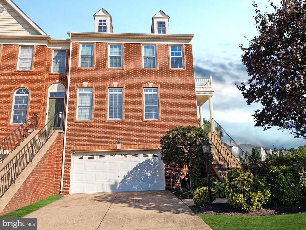 22585 WELBORNE MANOR SQUARE