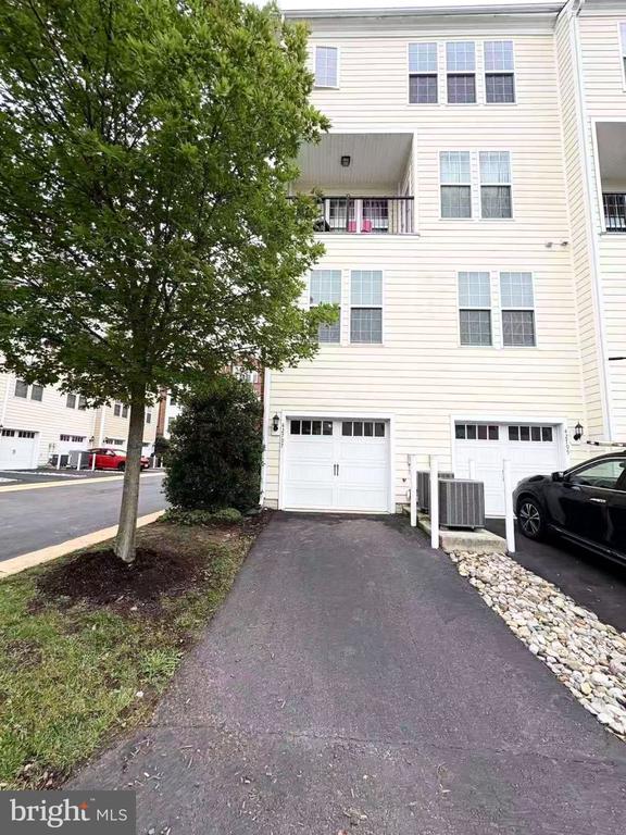 42797 BURRELL SQUARE
