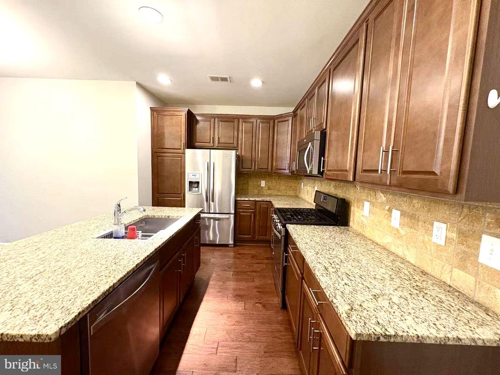 42797 BURRELL SQUARE