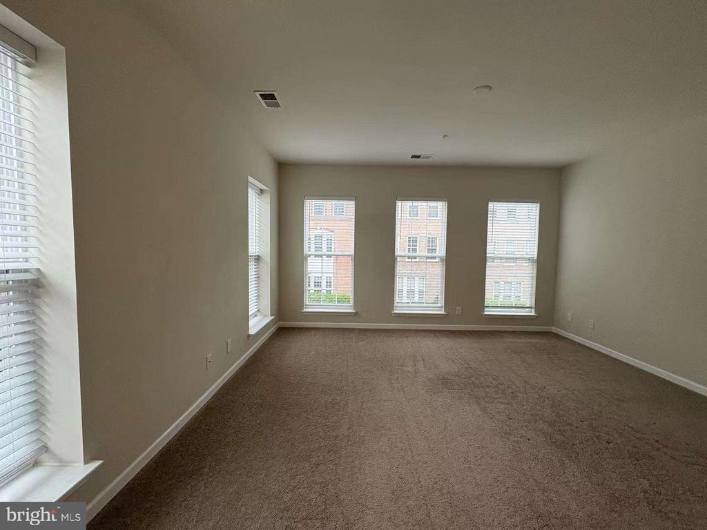 42797 BURRELL SQUARE