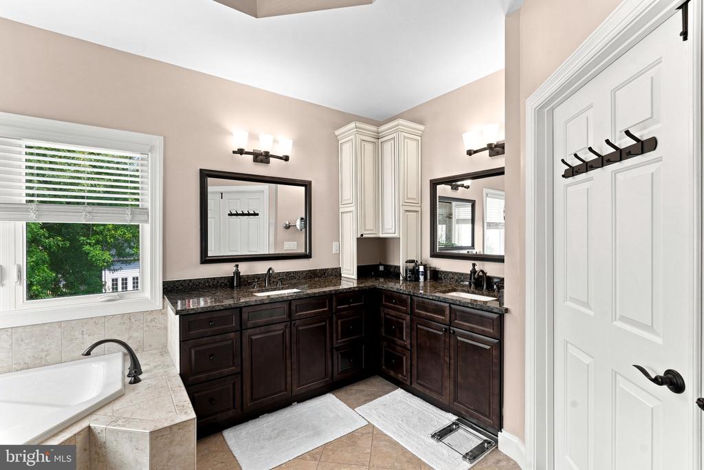 21476 GLEBE VIEW DRIVE