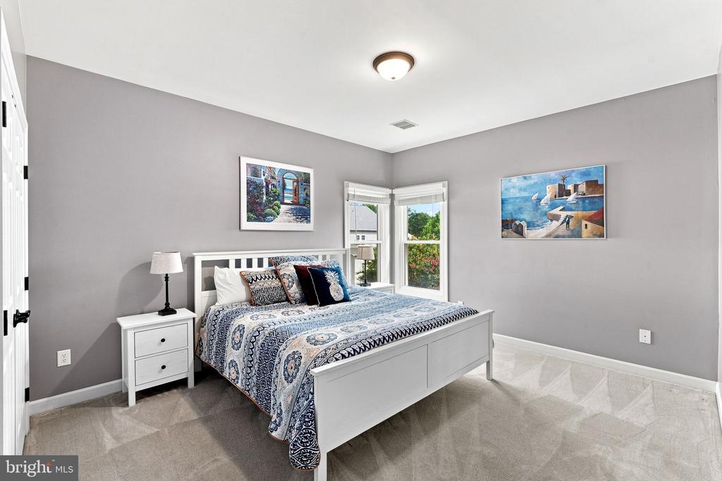 21476 GLEBE VIEW DRIVE
