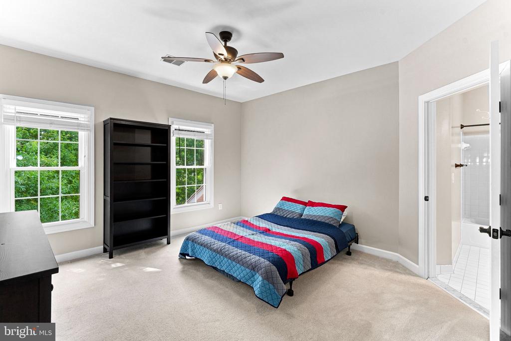 21476 GLEBE VIEW DRIVE