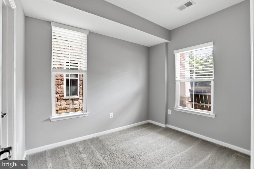 25011 COATS SQUARE