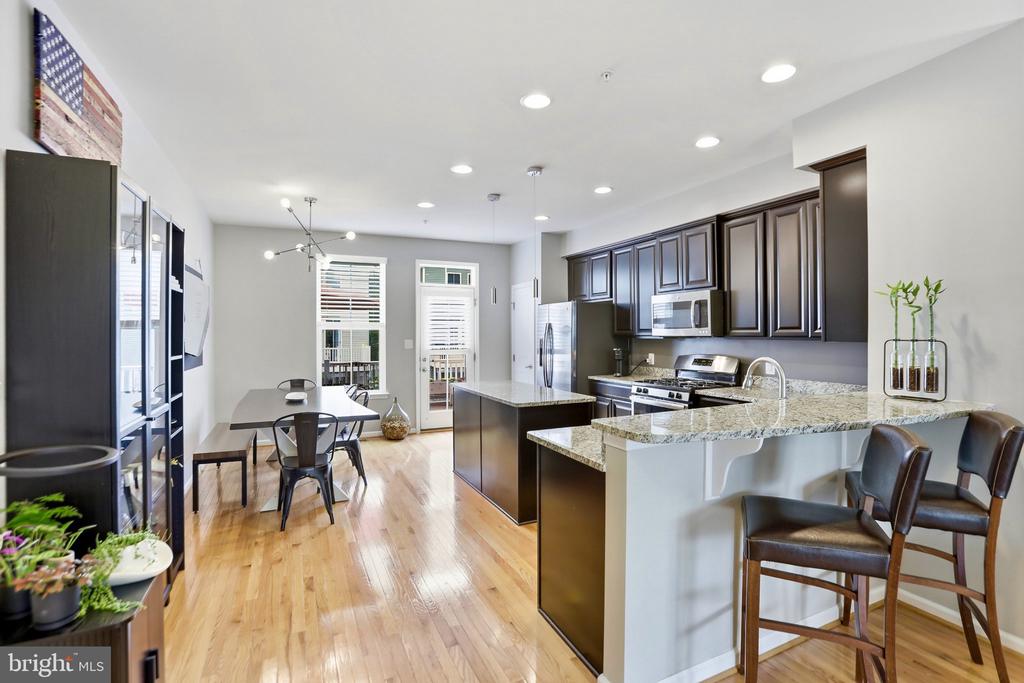25011 COATS SQUARE