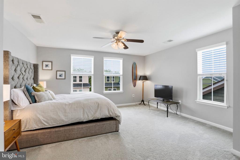 25011 COATS SQUARE