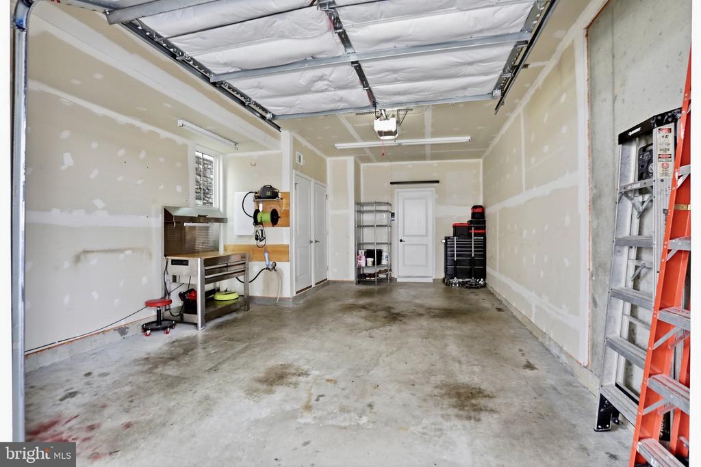 25011 COATS SQUARE