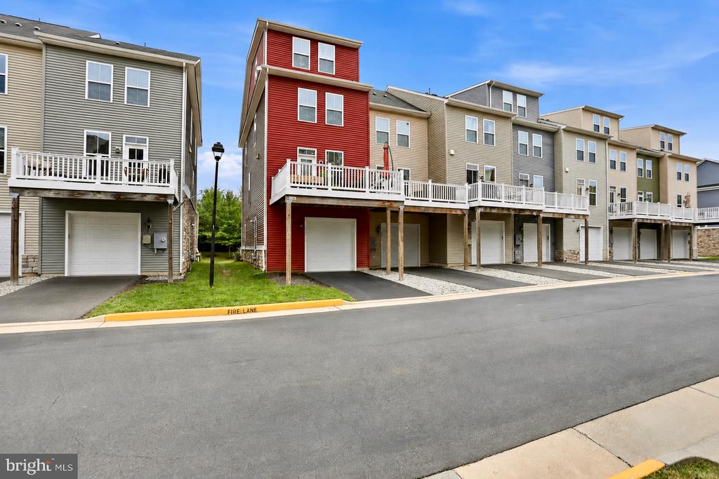 25011 COATS SQUARE