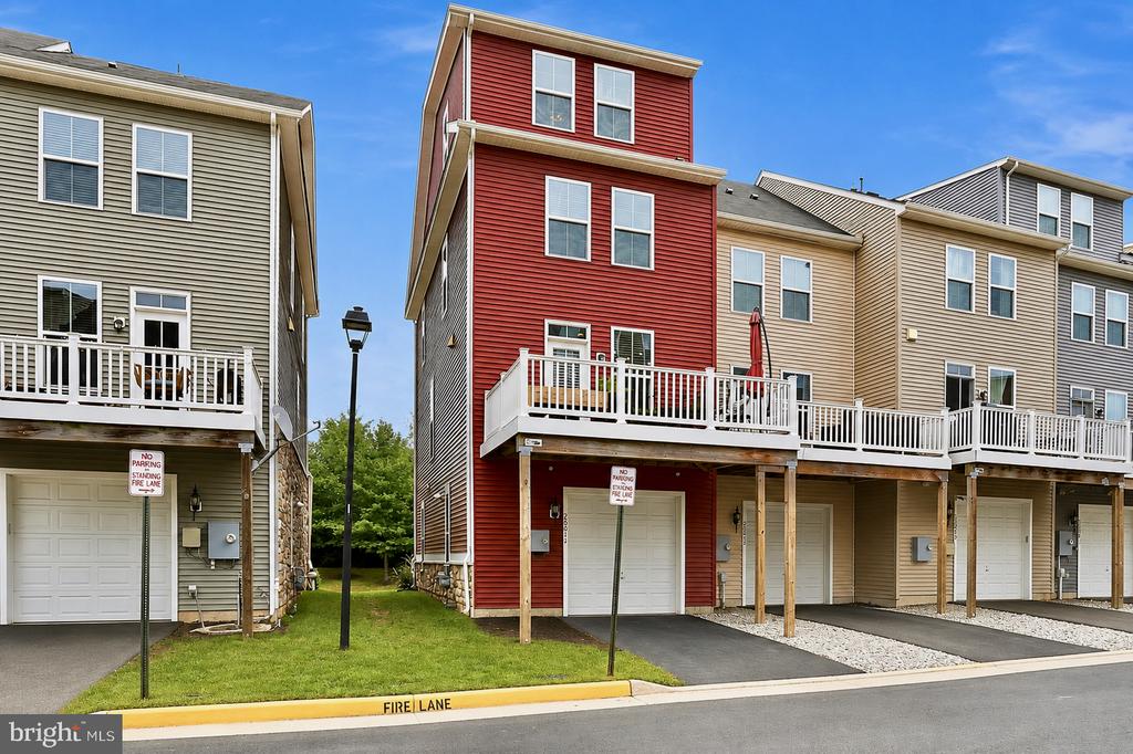25011 COATS SQUARE