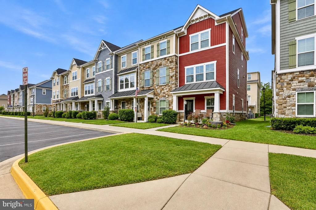 25011 COATS SQUARE
