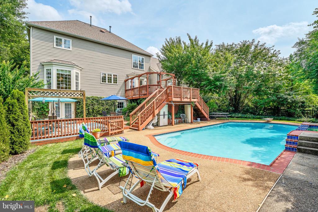 21467 ESTATE PLACE