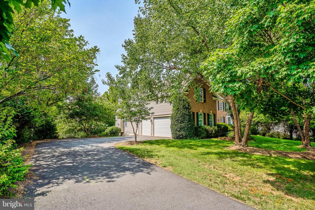 21467 ESTATE PLACE