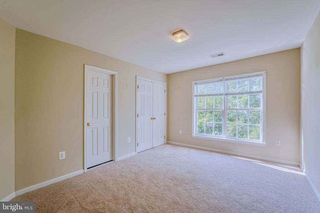 21467 ESTATE PLACE