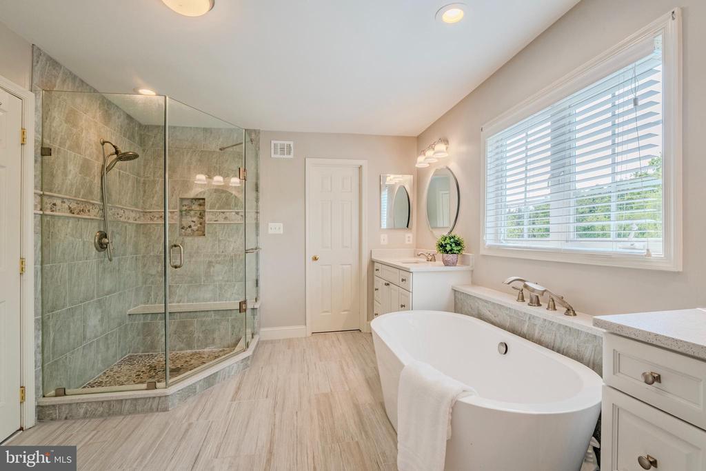 21467 ESTATE PLACE