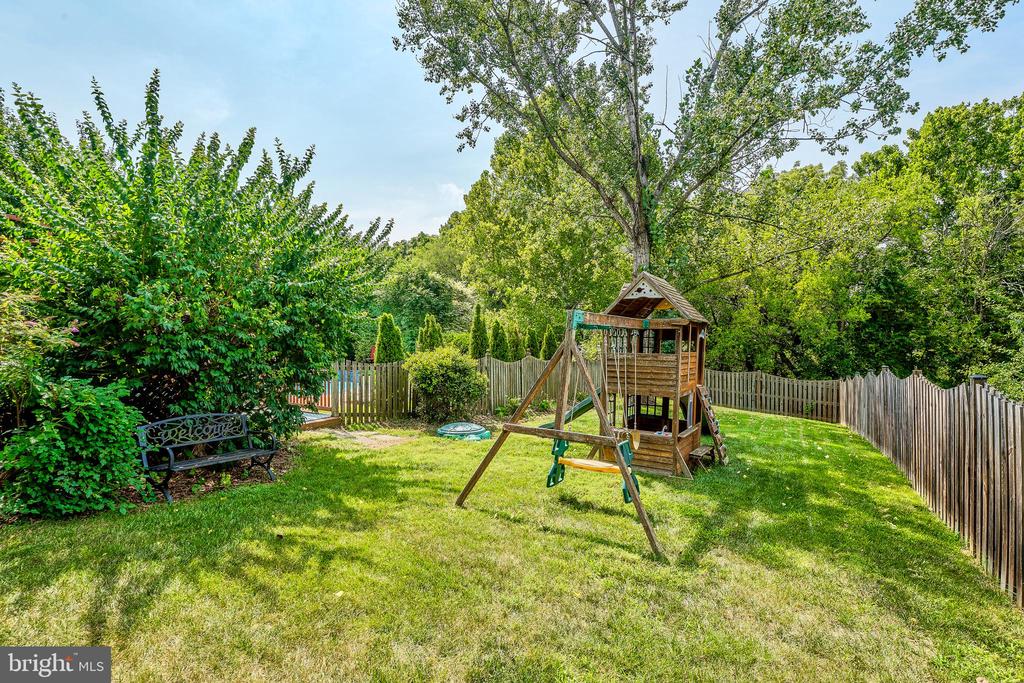 21467 ESTATE PLACE
