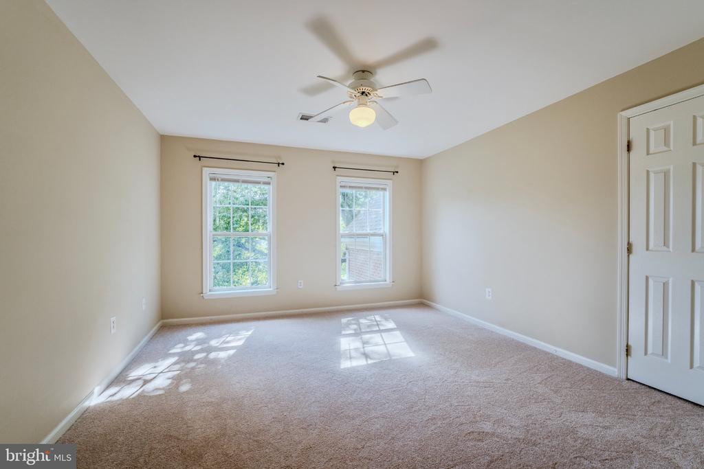 21467 ESTATE PLACE