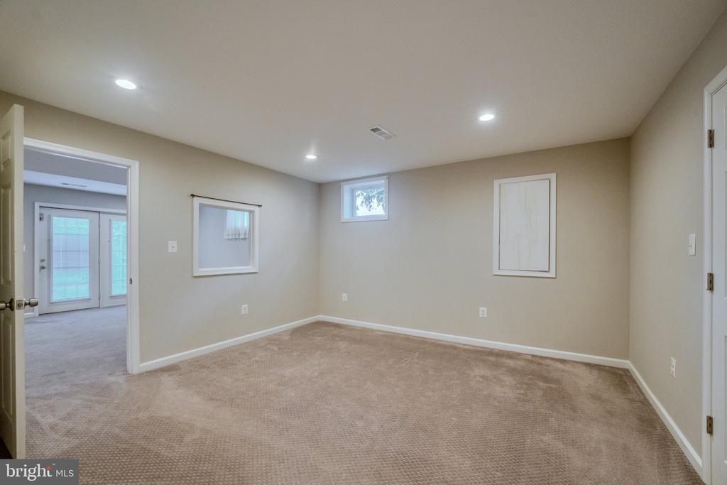 21467 ESTATE PLACE