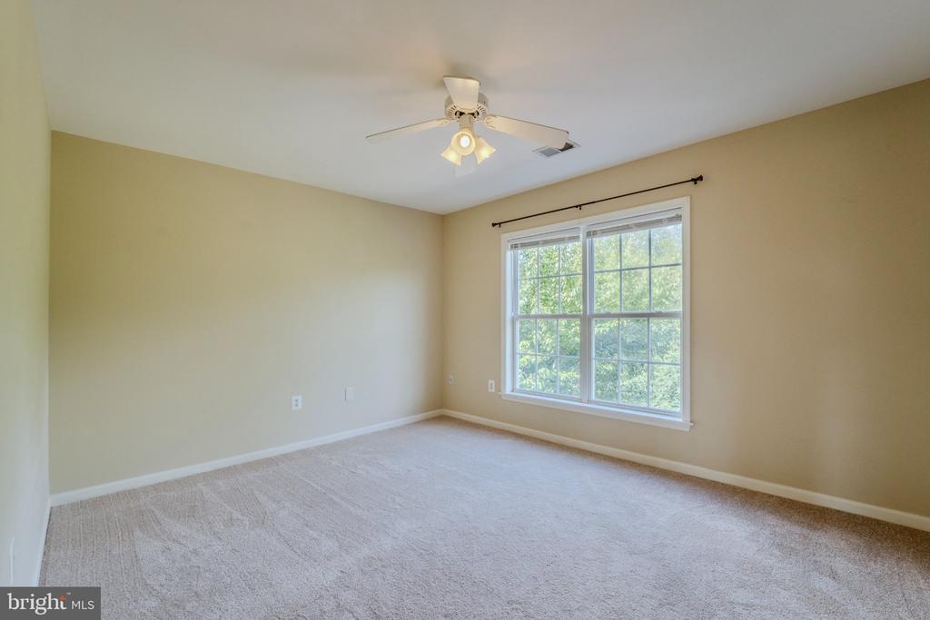 21467 ESTATE PLACE