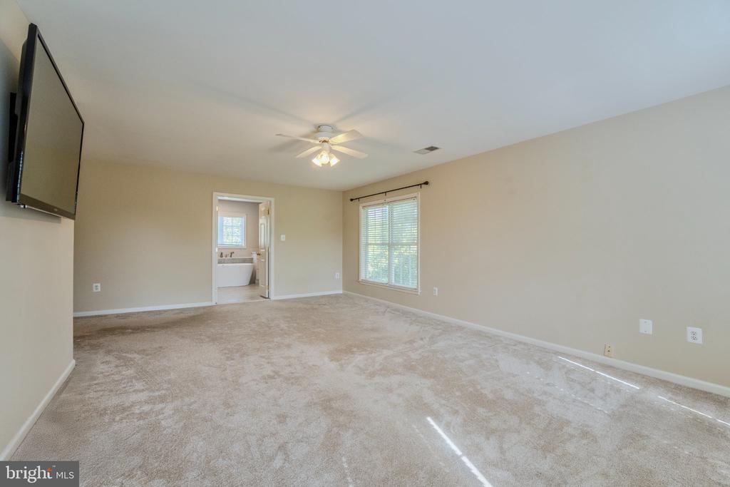 21467 ESTATE PLACE