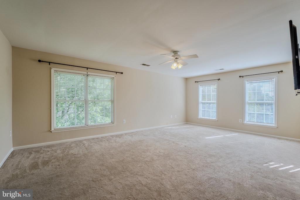 21467 ESTATE PLACE